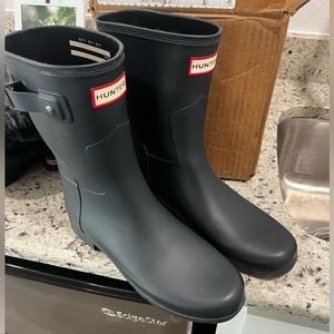 Womens navy blue Hunter boots size 8